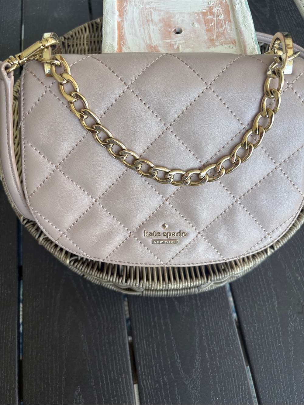 Kate Spade ♠️ Blush quilted crossbody with gold chain strap. 9” W X 7” L X 3”